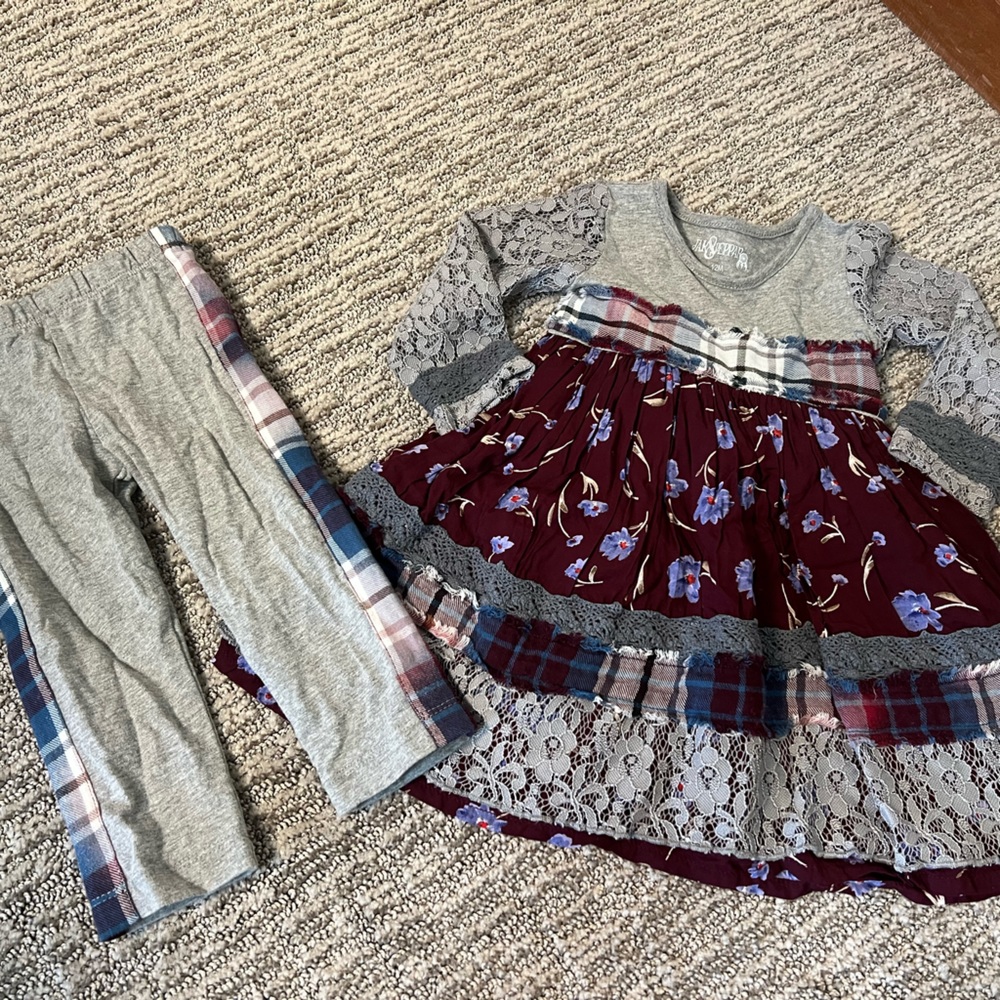 Beautiful dress with leggings